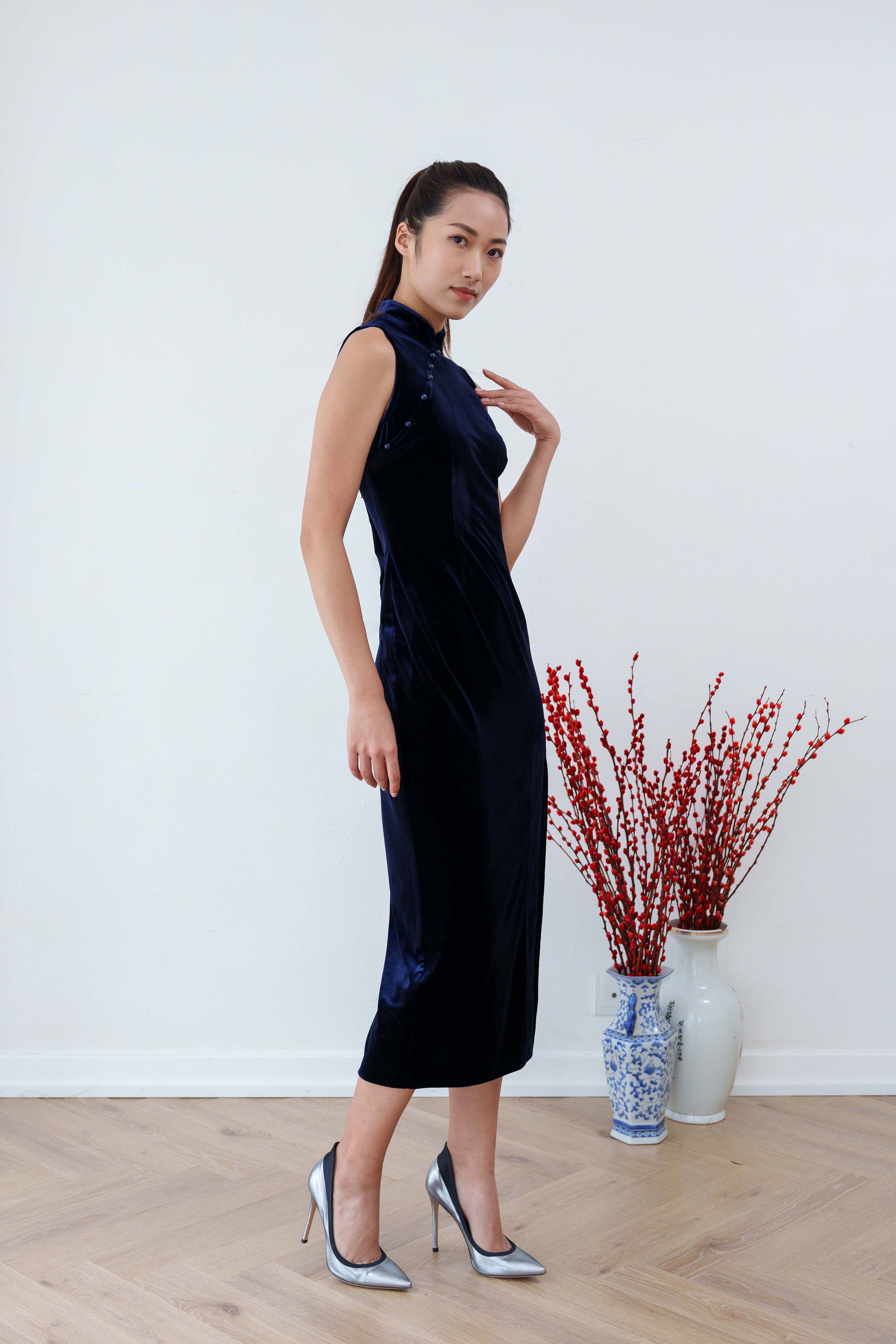 Blue Plumbago Sleeveless Qipao